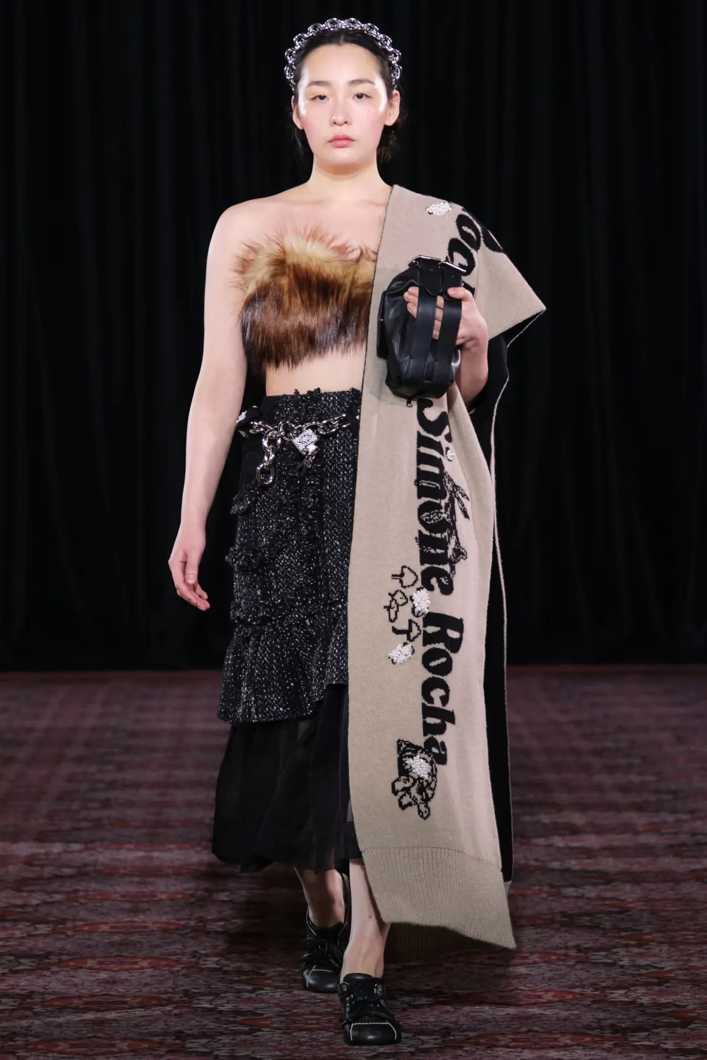 Https hypebeast com wp content blogs dir 6 files 2025 02 23 250223 Simone Rocha AW25 Ben Broomfield 1832 scaled e1740409992513